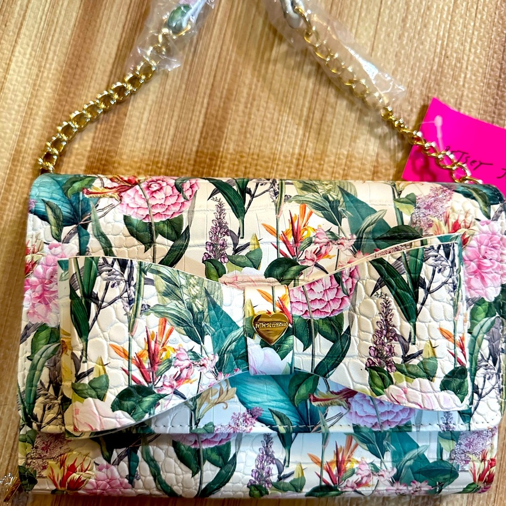 ❌SOLD❌ Betsey Johnson floral print patent vegan croc NEW print crossbody bag